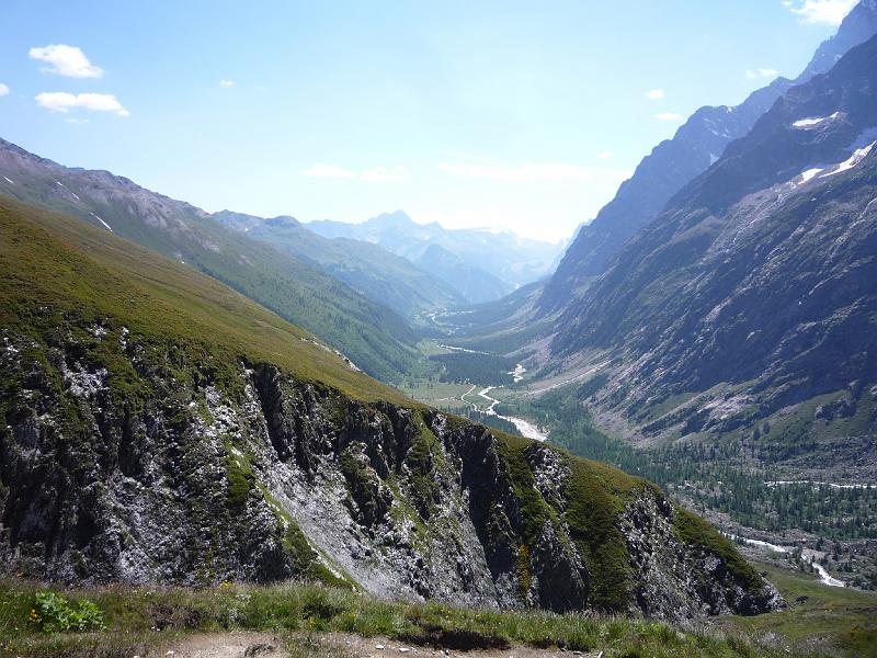 P1060128.JPG - Vue sur le Val Ferret italien