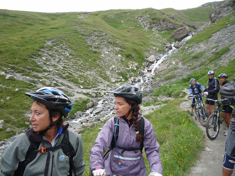 P1060159.JPG - Belle descente du col
